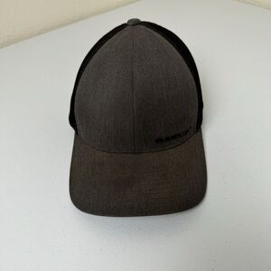 Oakley Hat Mens S/M Black Flex Fit Gray Logo Cap Stretch Golf Tech Active